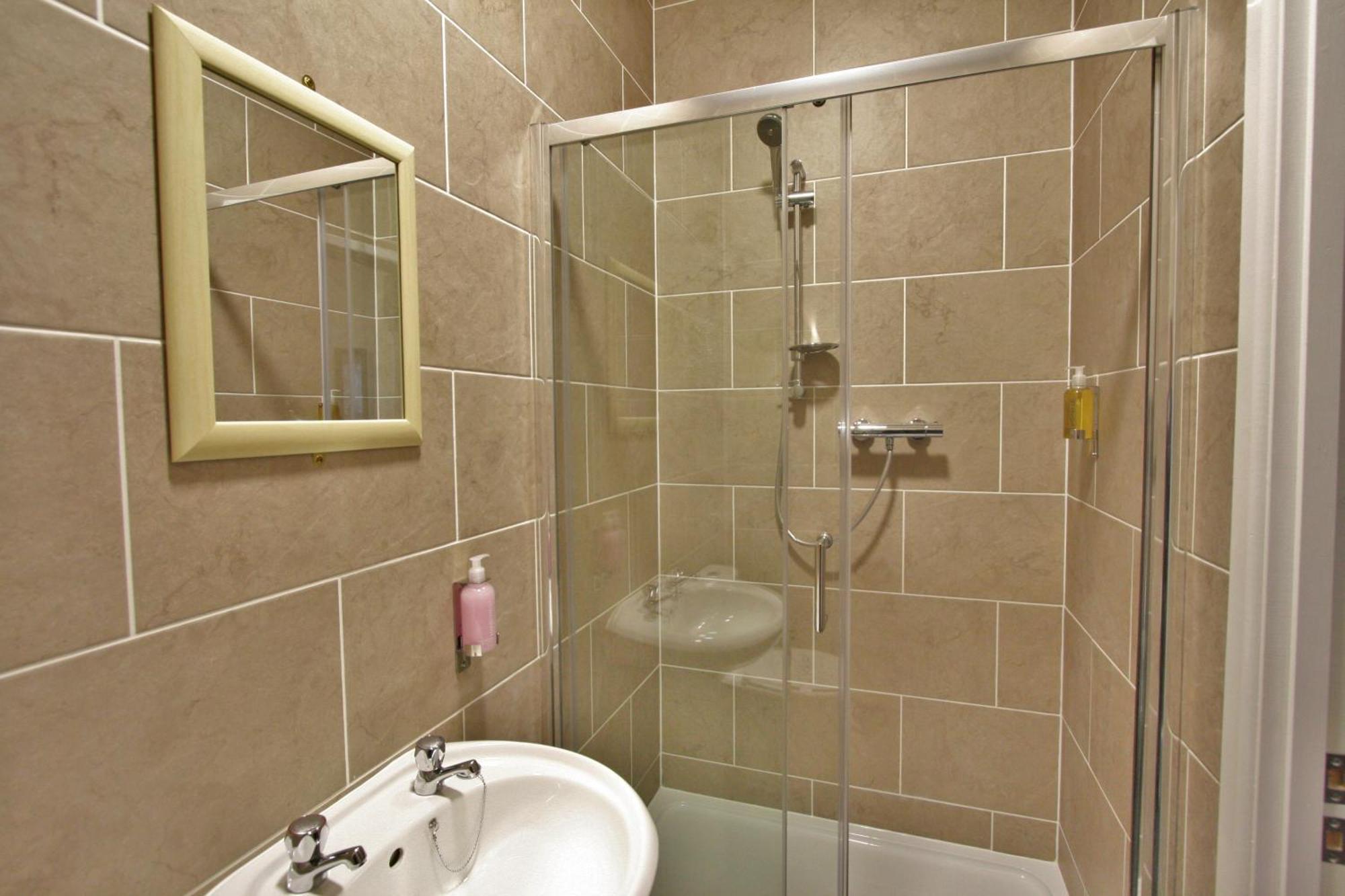 Central Hotel Gloucester By Roomsbooked Exterior photo